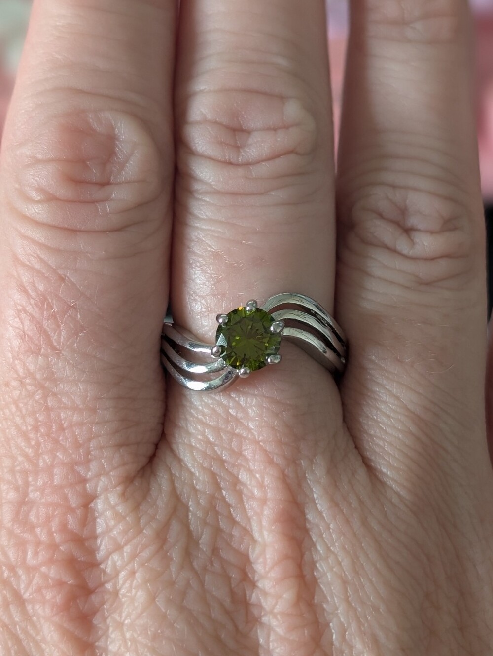 Green Stone Fashion Ring – Size 8.5 – Silver Tone Ring